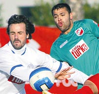 Mart�, Levent'in golleriyle u�tu