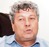 Yönetim bölündü
