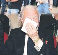 Ağlattılar