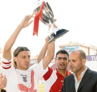 Kartal kupay� kucaklad�