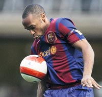 Henry F.Bah�e'ye gelir