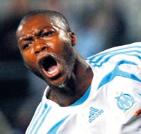 Djibril Cisse Aslan oluyor
