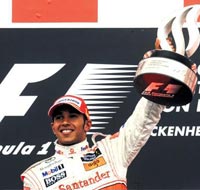 Lewis Hamilton zirveye ��kt�