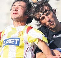Göz göz suskun