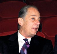 Emre, Fener'i �ok seviyorsa bedava oynas�n